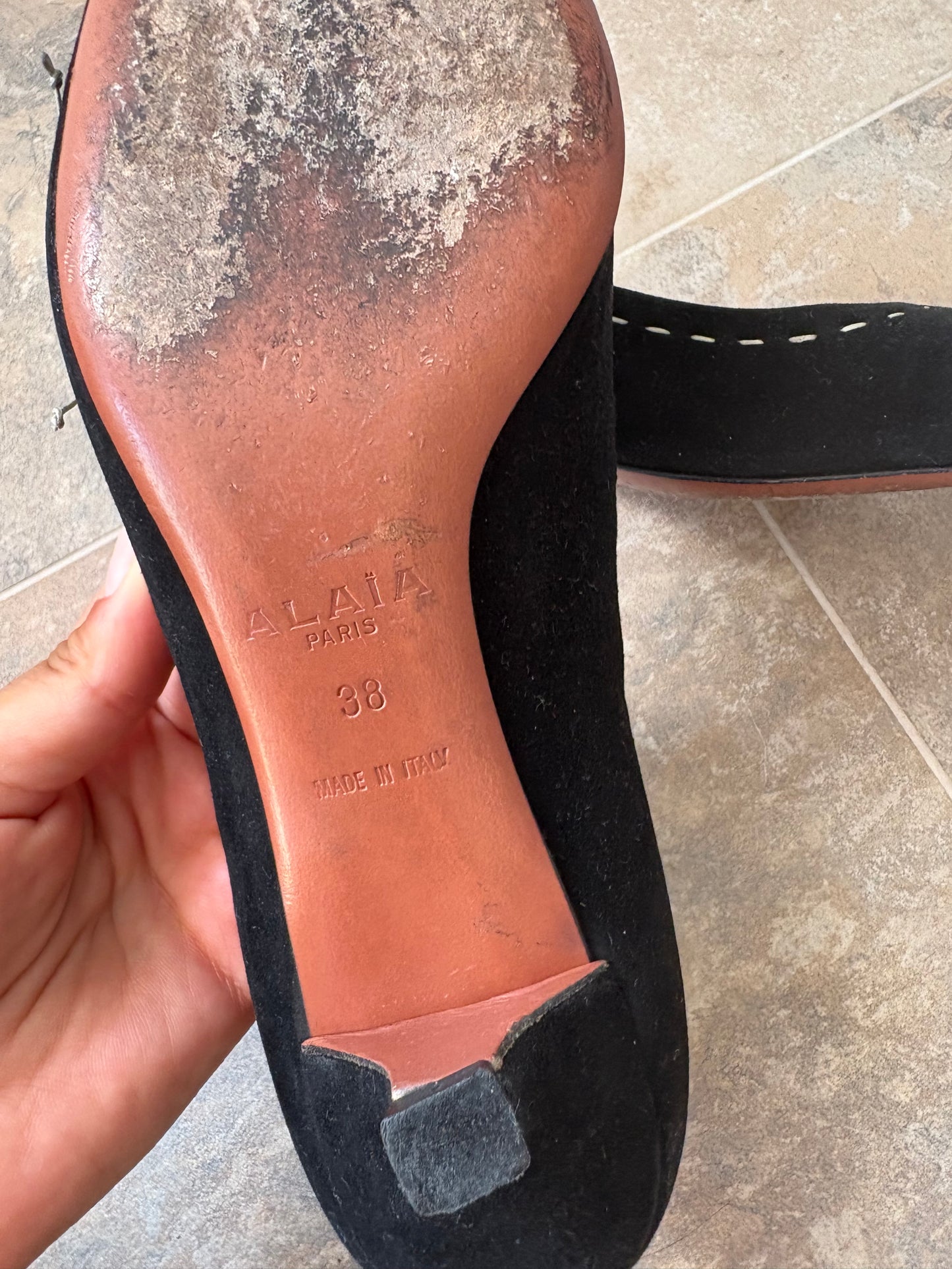 Rare Alaïa Paris Kitten Heel Black Suede Kitten Heel Pumps With Contrast Stitching Bow 38