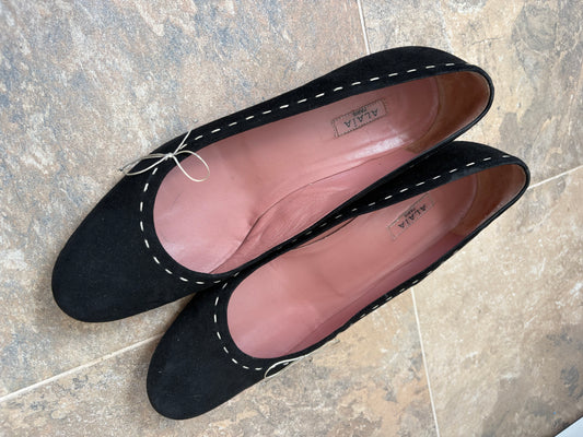 Rare Alaïa Paris Kitten Heel Black Suede Kitten Heel Pumps With Contrast Stitching Bow 38